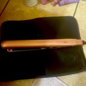 Never used connair pink flat iron